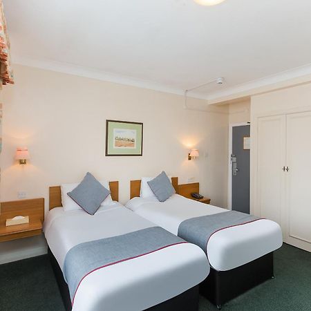 Oyo Stade Court Hotel Hythe  Exterior photo