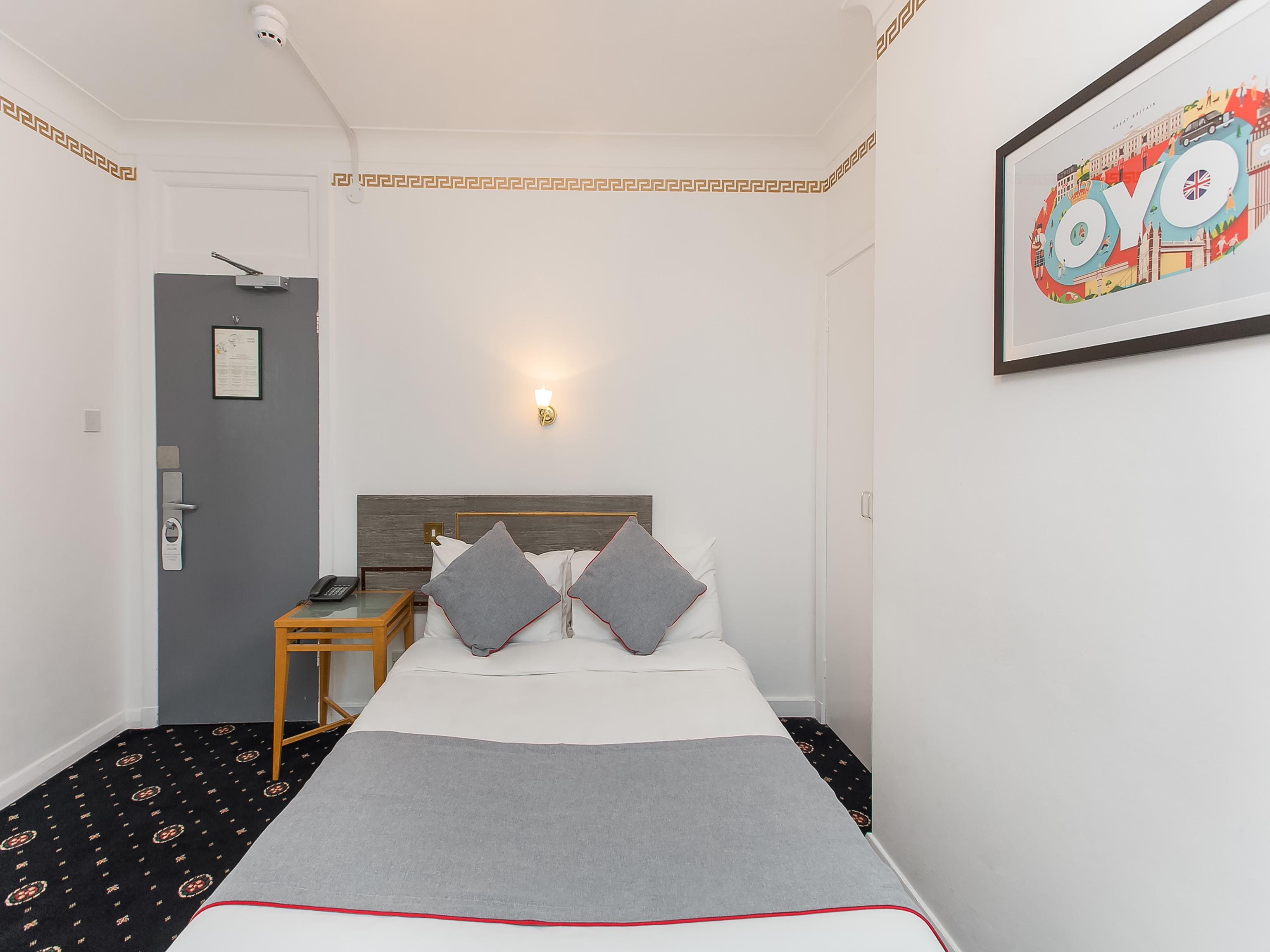 Oyo Stade Court Hotel Hythe  Exterior photo