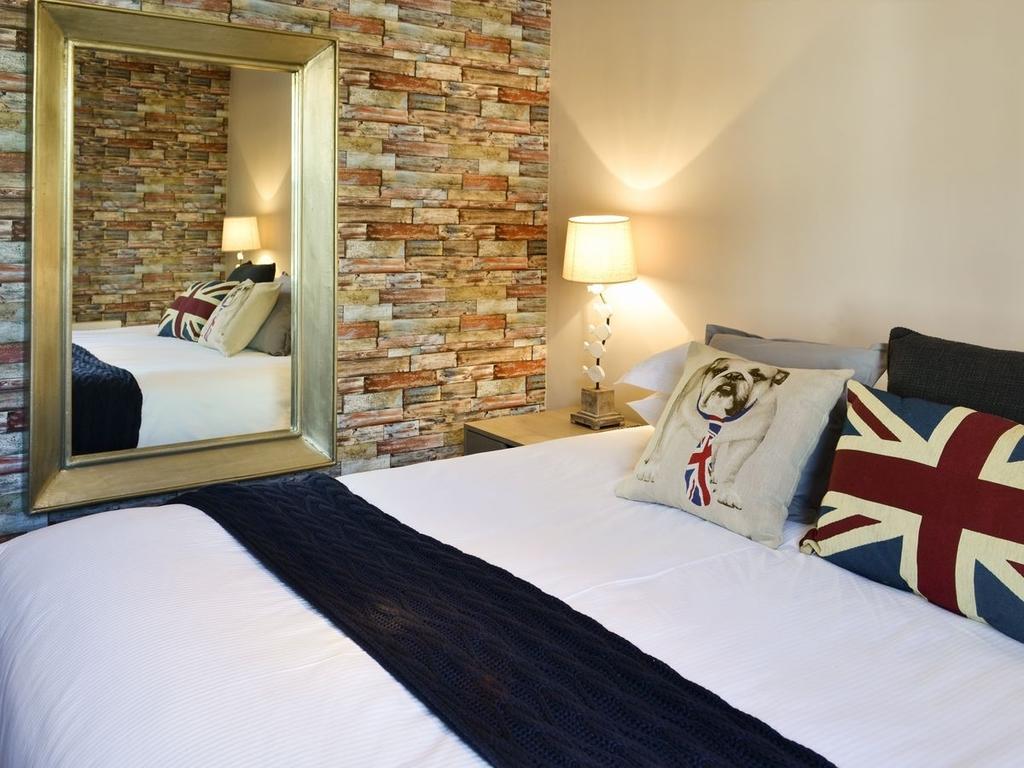 Oyo Stade Court Hotel Hythe  Room photo