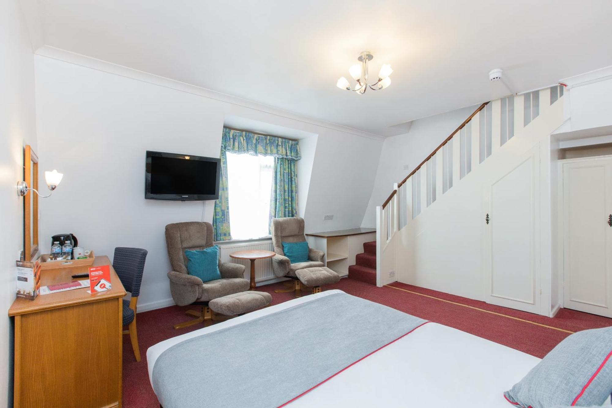 Oyo Stade Court Hotel Hythe  Exterior photo