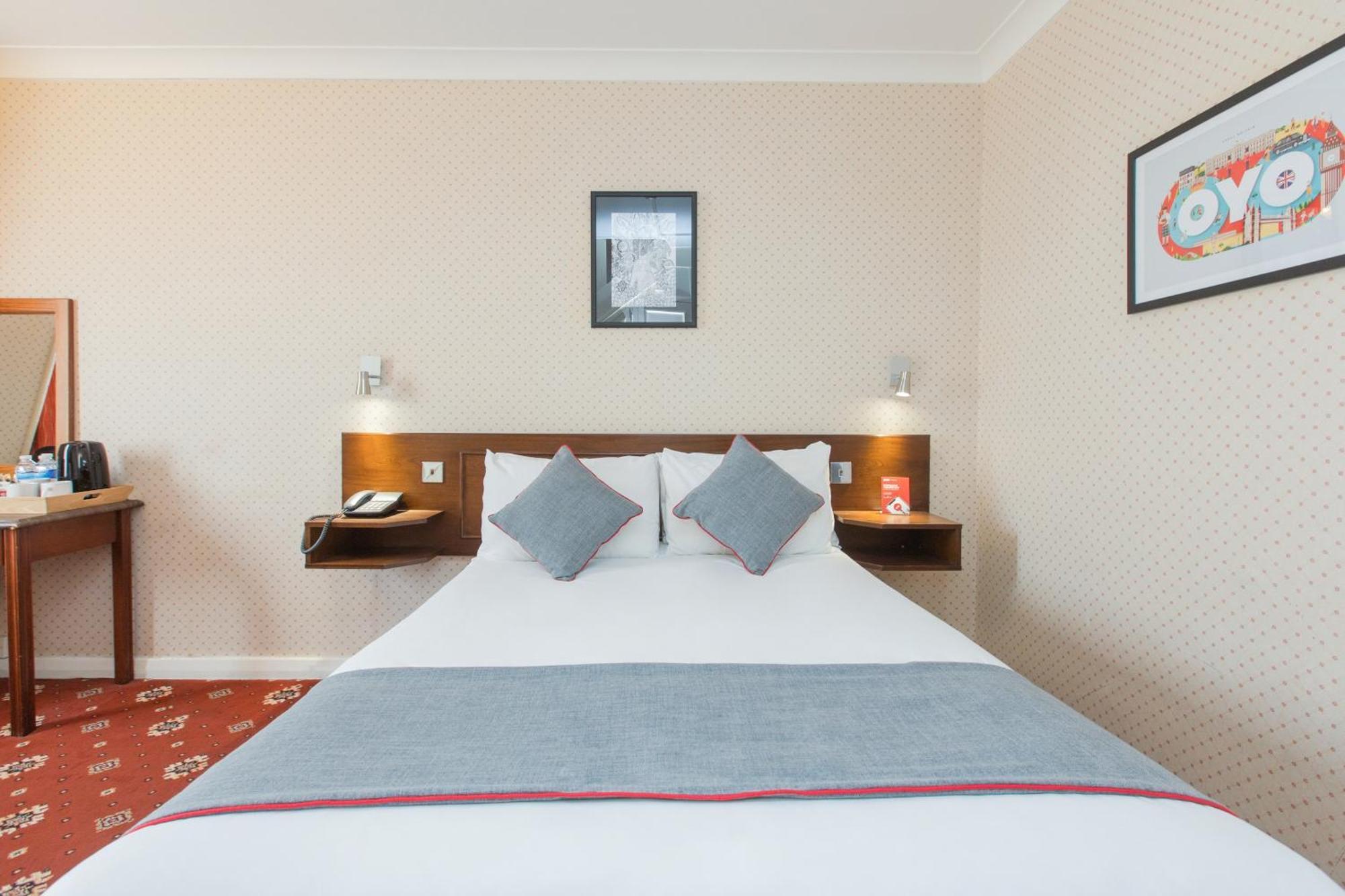 Oyo Stade Court Hotel Hythe  Exterior photo