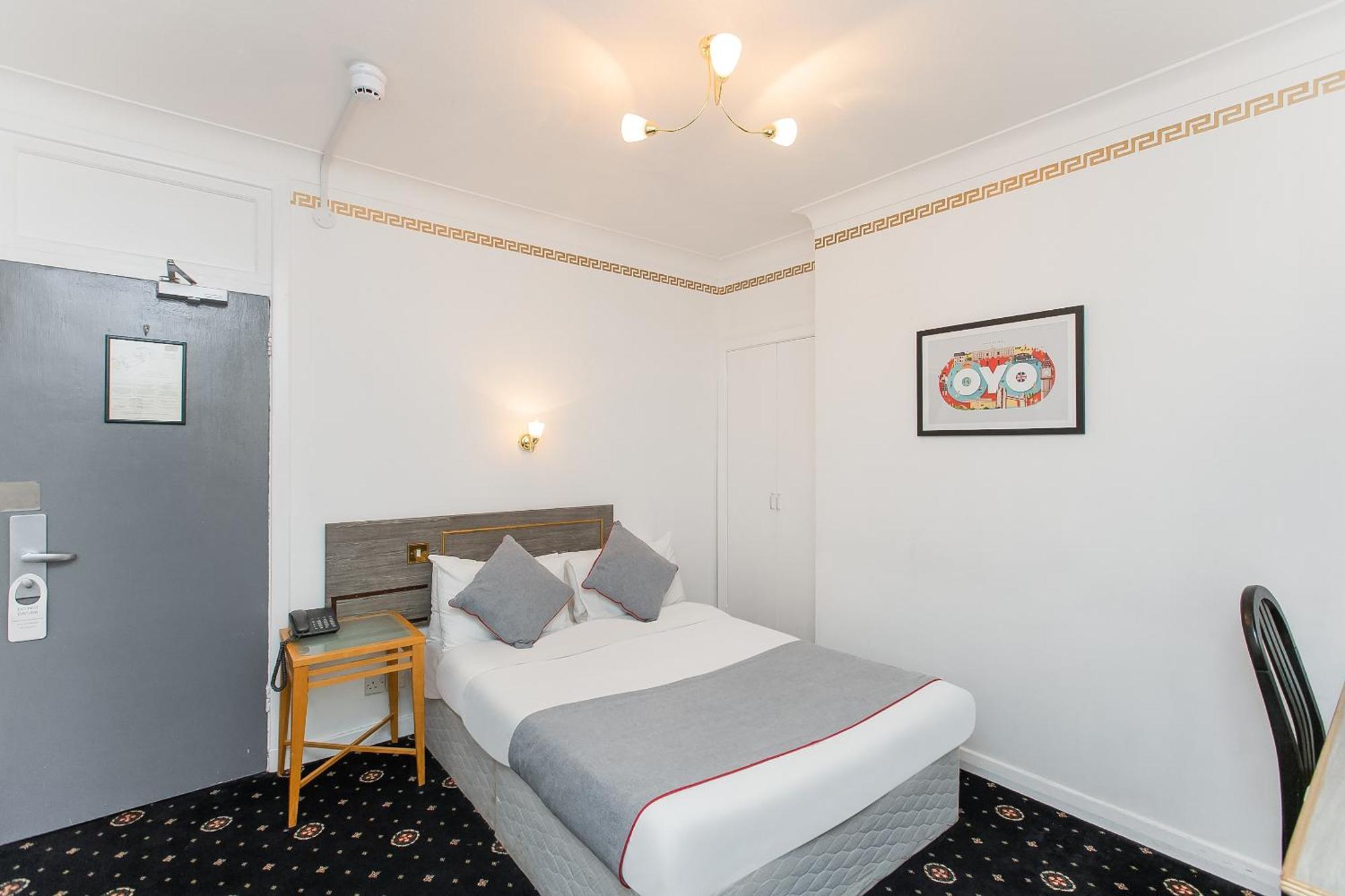 Oyo Stade Court Hotel Hythe  Exterior photo