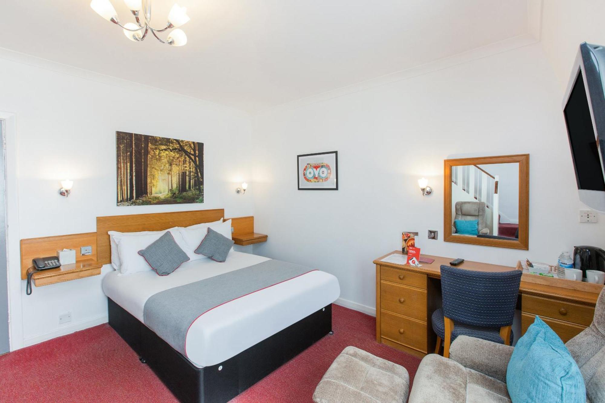 Oyo Stade Court Hotel Hythe  Exterior photo