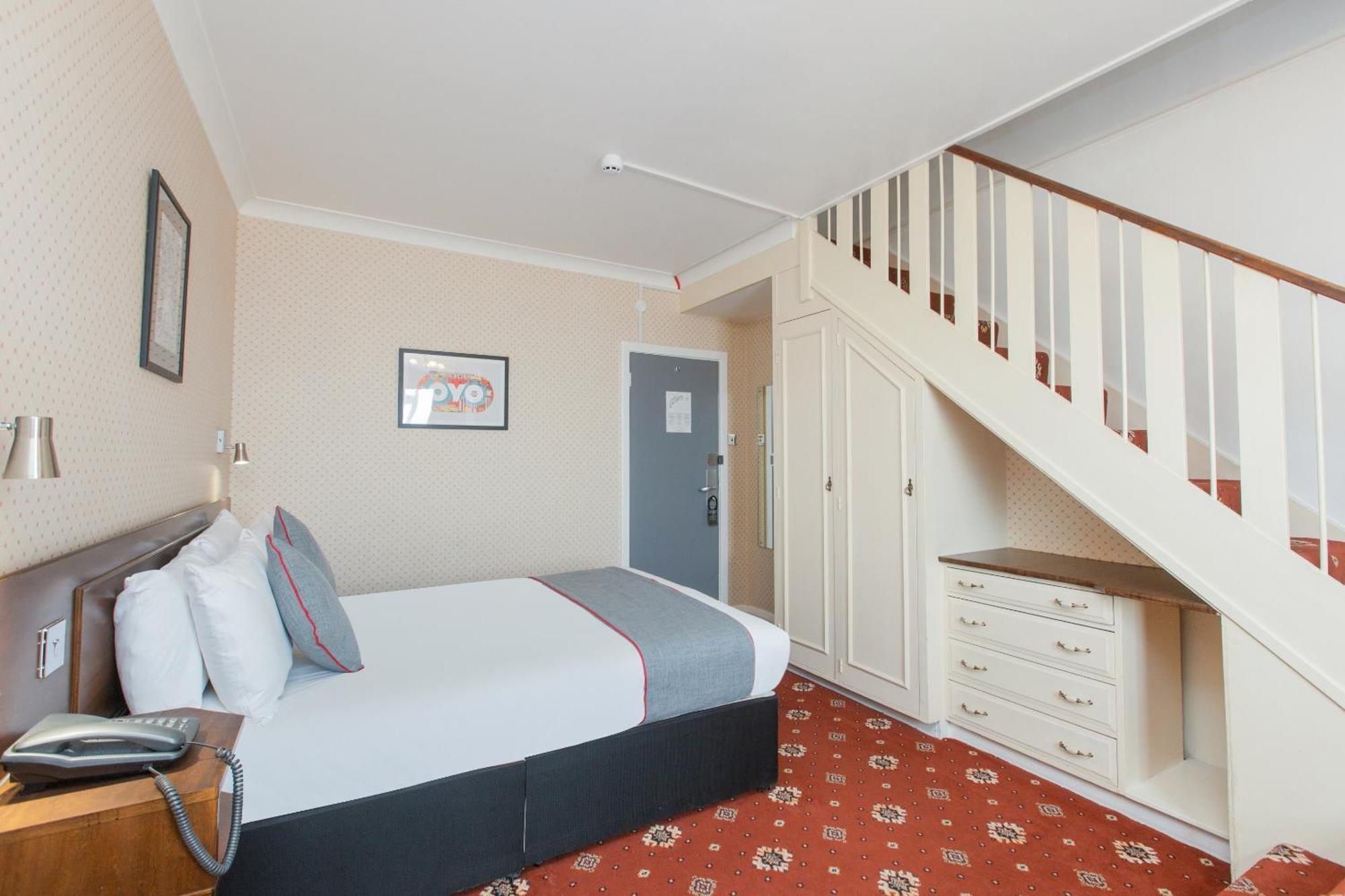 Oyo Stade Court Hotel Hythe  Exterior photo