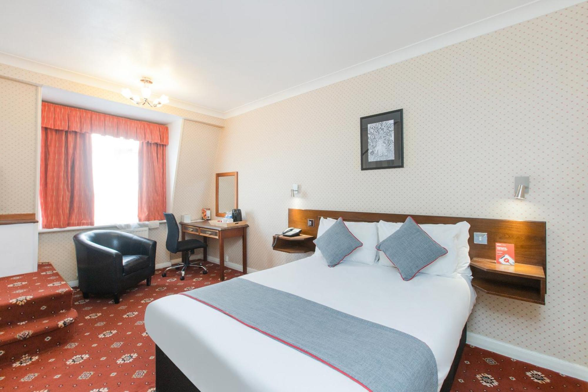 Oyo Stade Court Hotel Hythe  Exterior photo