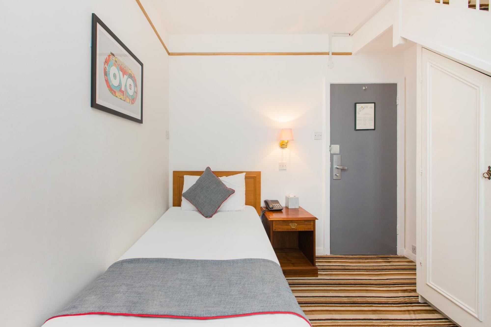 Oyo Stade Court Hotel Hythe  Exterior photo