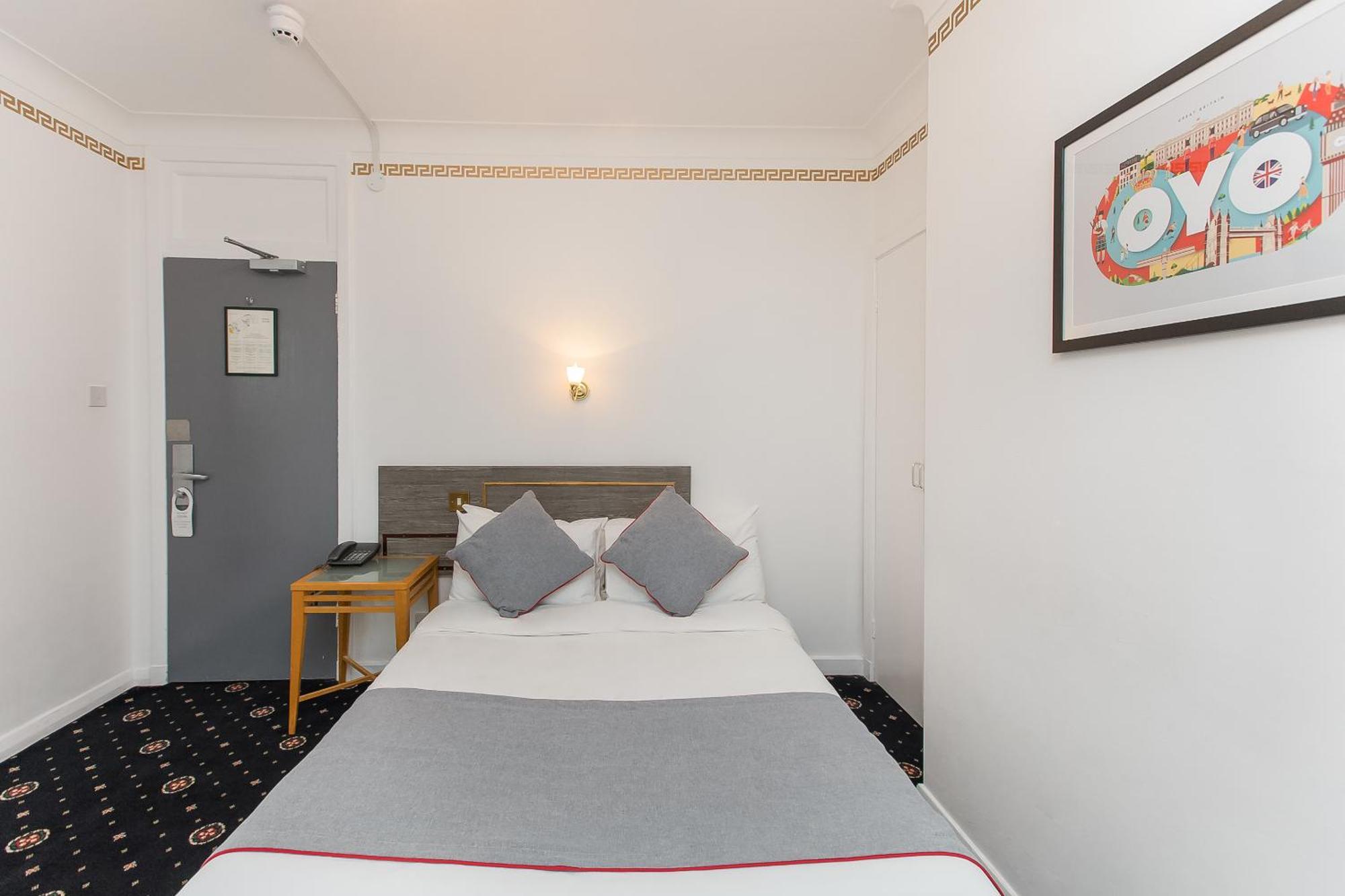Oyo Stade Court Hotel Hythe  Exterior photo